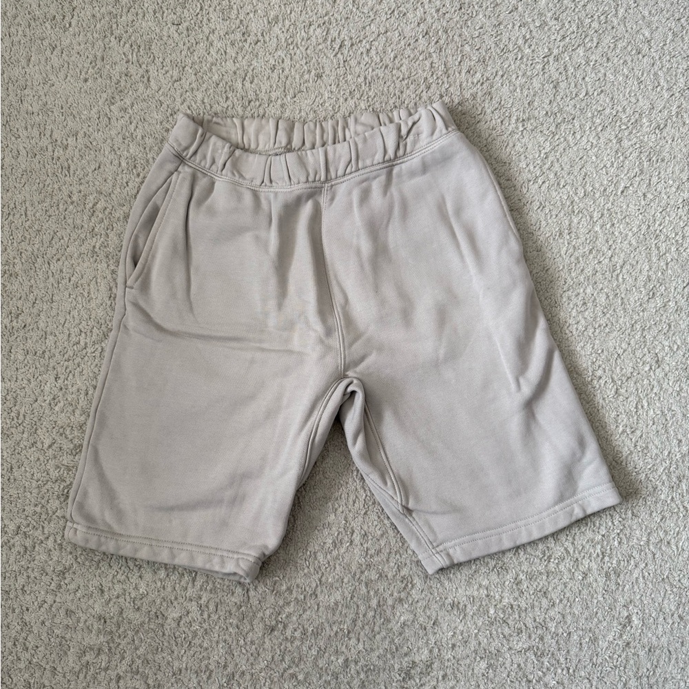 H&M Men's Athletic Elastic-Waist Shorts in Light Taupe